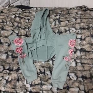 Juniors pullover crop hoodie